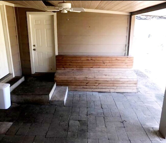 Building Photo - 3/2 Pre-leasing for August Move in!