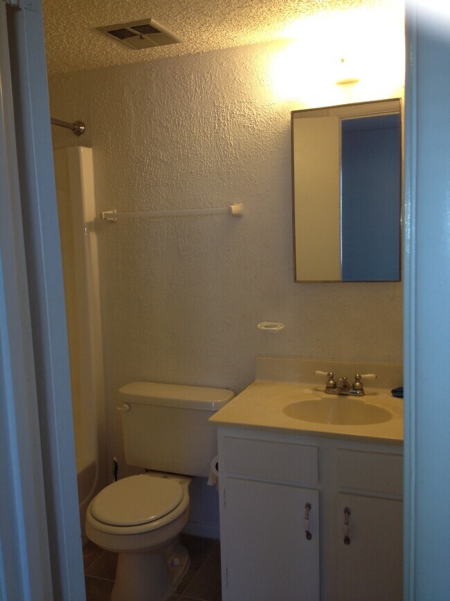 Building Photo - 308 Miracle Strip Pkwy SW