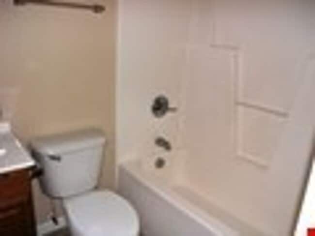 Building Photo - 611 Cedar St