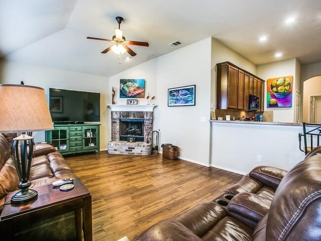 Building Photo - 10333 Bradshaw Dr