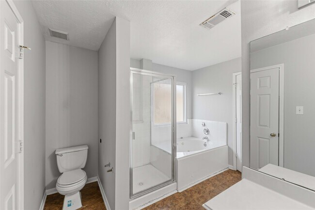 Building Photo - 3111 Glenwood Dr