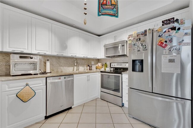 Building Photo - 3500 Coral Wy