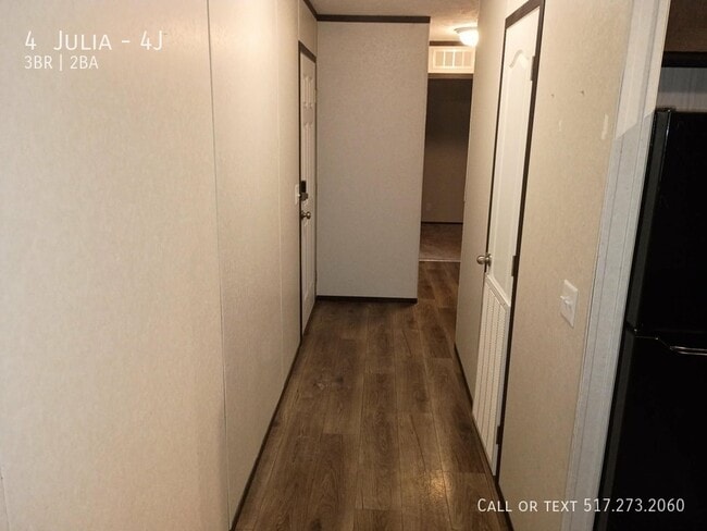 Building Photo - 4 Julia