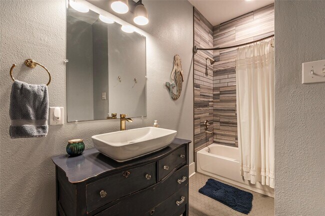 Building Photo - 4508 Avenue O 1/2