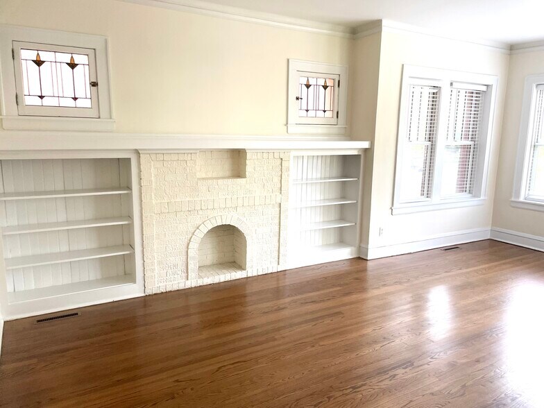 Living Room - 2709 W Sunnyside Ave