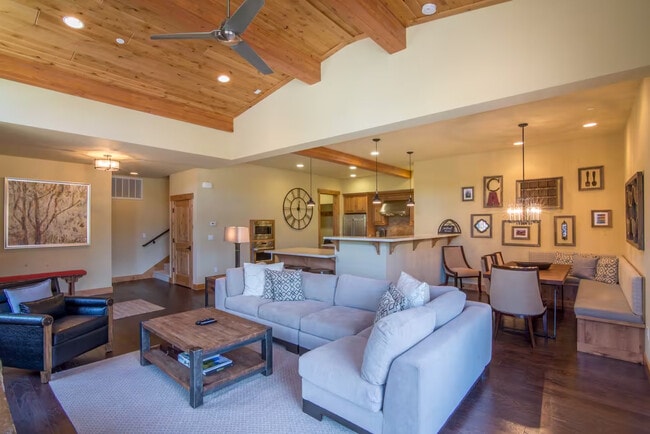 Building Photo - 10116 Sagebrush Ct