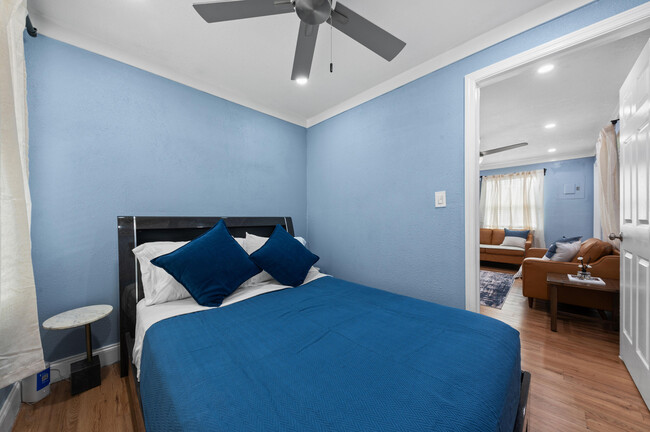 Building Photo - 420 Avenida Alegre