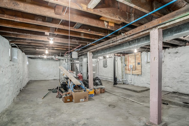 Building Photo - 812 Monroe Ave