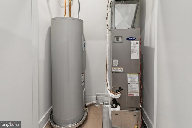 Building Photo - 30 W Allens Ln