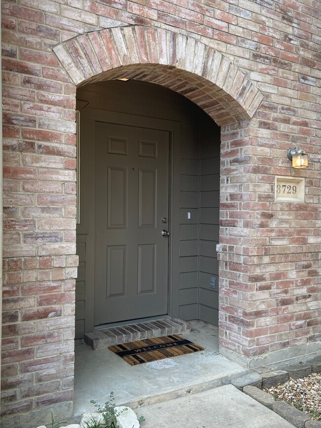 Building Photo - 3729 Bandera Ranch Rd