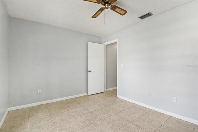 Building Photo - 10157 Bluff Ct