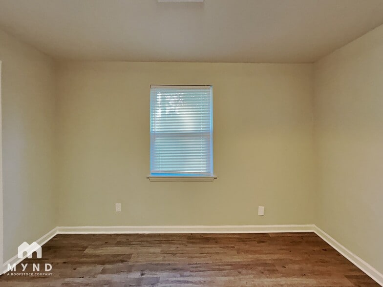 Building Photo - 2 Silverwood Dr
