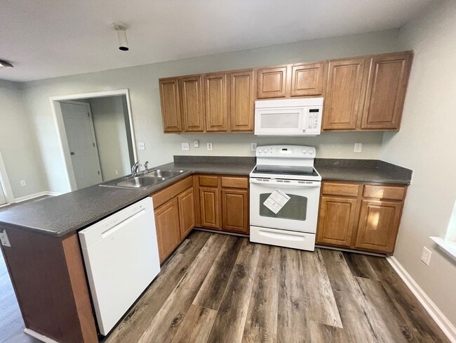 Building Photo - Large Home in Great Location close to USC