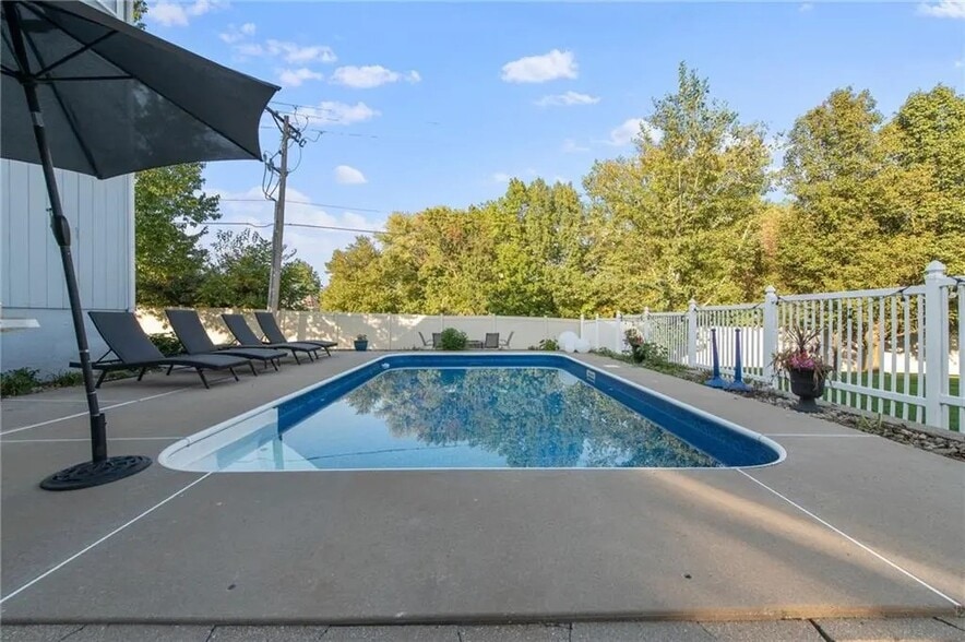 Building Photo - 2101 SW Wall St