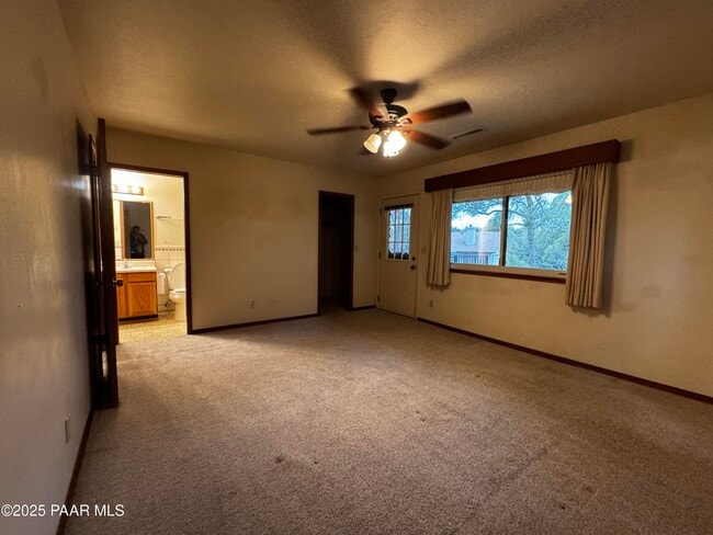 Building Photo - 152 N Equestrian Way