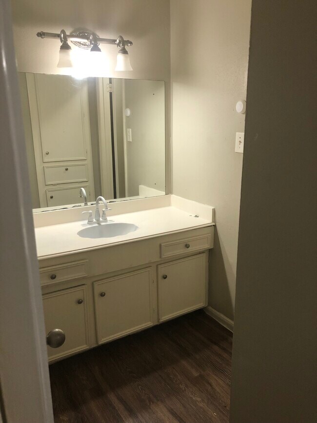 Building Photo - 10915 Gatlinburg Dr