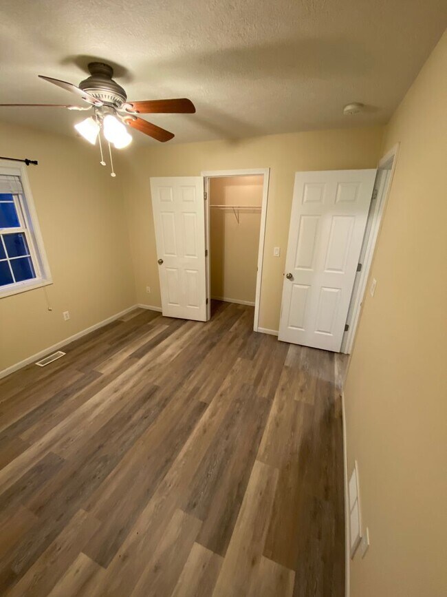 Building Photo - Available November 5, 2024! Call Watson & ...