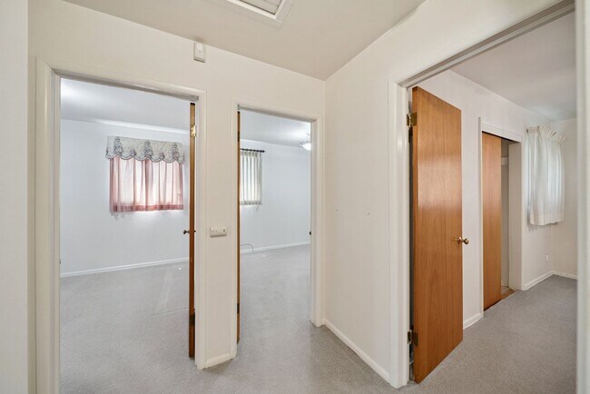 Building Photo - Charming Home in West Tulsa