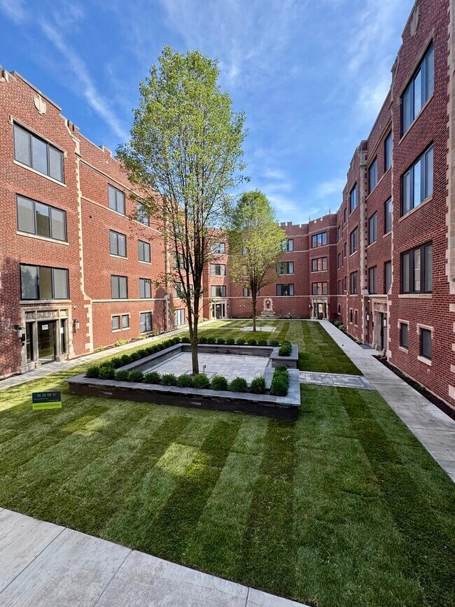 Building Photo - 1337 W Estes Ave
