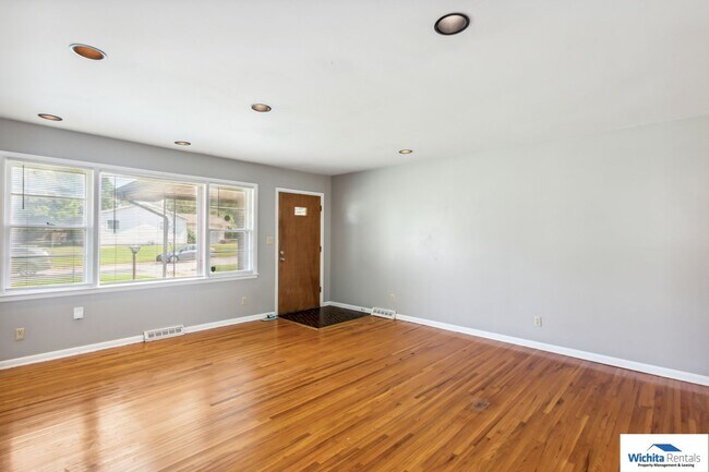 Building Photo - 8125 E Zimmerly St