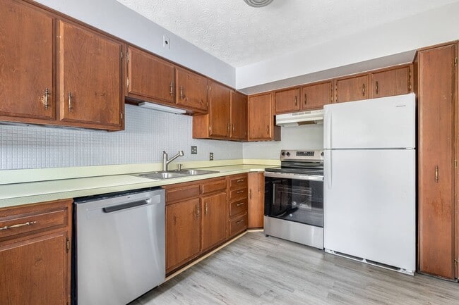 Building Photo - Beautiful Duplex