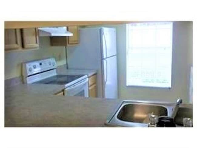 Building Photo - Beautiful Temple Terrace Townhome!