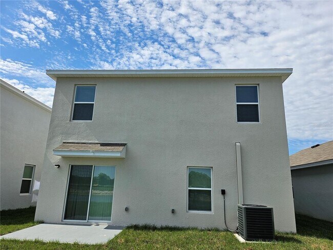 Building Photo - 35711 Sunflower Hl Dr