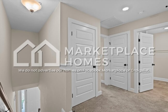 Building Photo - 700 Chatsworth Wy