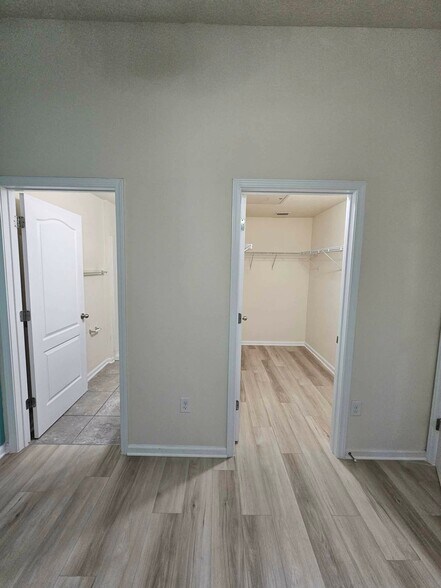 Building Photo - 213 Larkin Pl