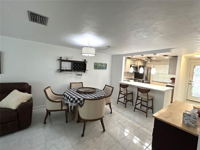 Building Photo - 4211 Stratford Dr