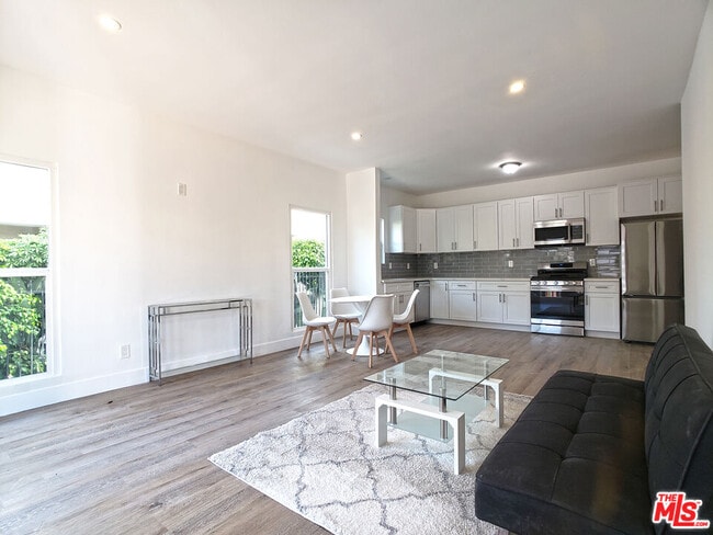 Primary Photo - 2957 Francis Ave