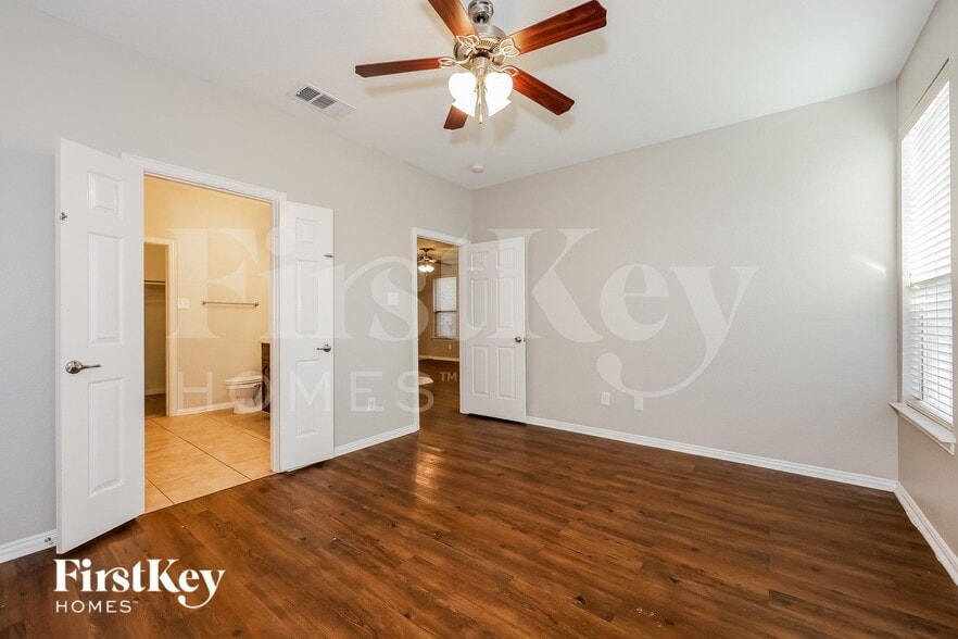Building Photo - 3040 Thicket Bend Ct