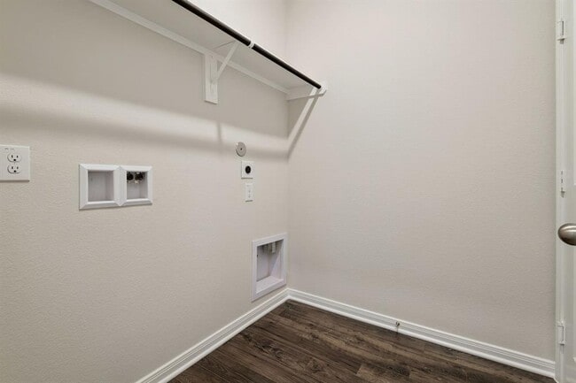 Building Photo - 15834 Berry Hl Dr