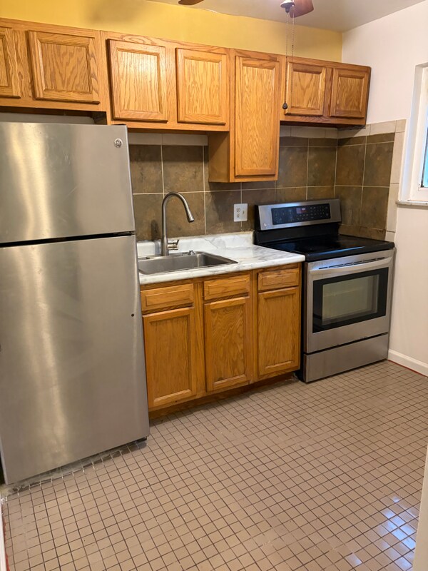 Building Photo - 8413 Cottonwood Dr