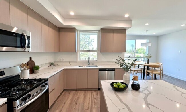 Building Photo - Luxury NoHo Brand New Units!