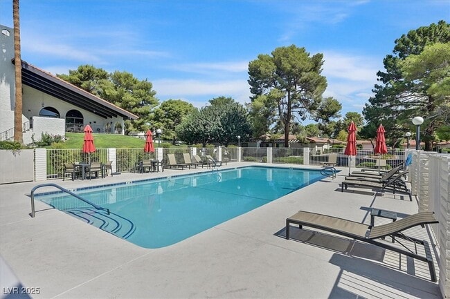 Building Photo - 3304 Cll De El Cortez