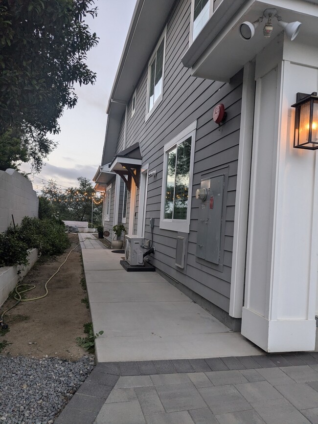 Building Photo - 27591 High Vista Dr