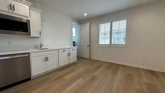 Building Photo - 25059 Sand Wedge Dr