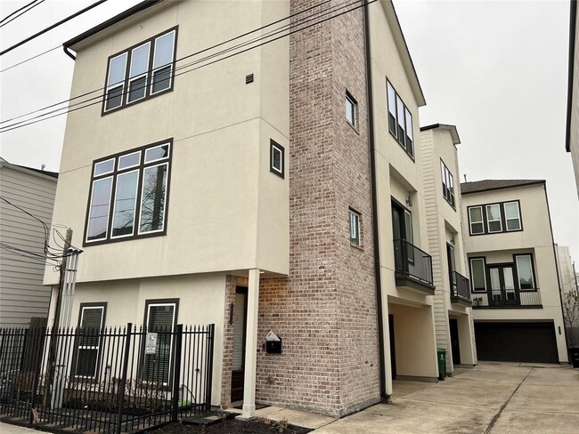 Building Photo - 5623 Kansas St