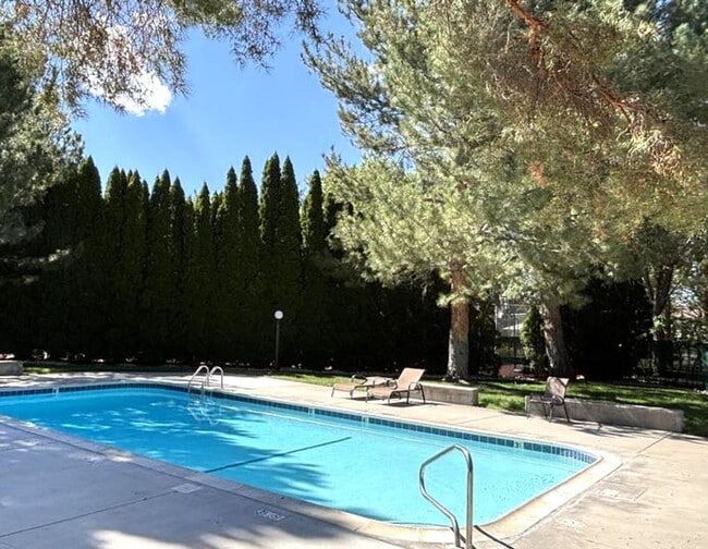 Building Photo - 1 Bedroom Condo for Rent South Reno (Donner Creek Village)