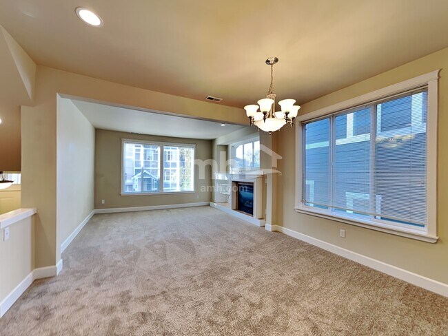 Building Photo - 125 Wild Rose St