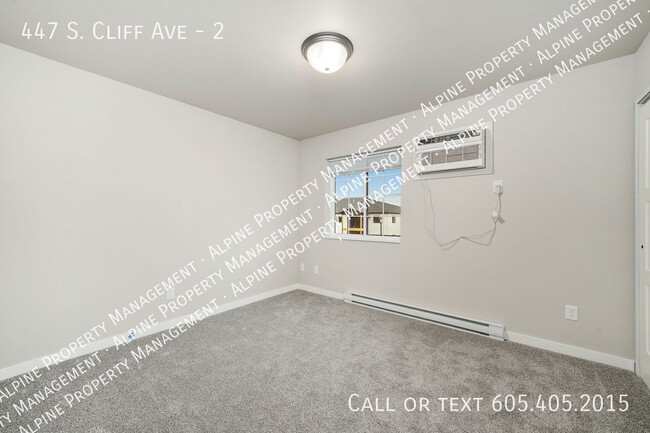Building Photo - 447 S Cliff Ave