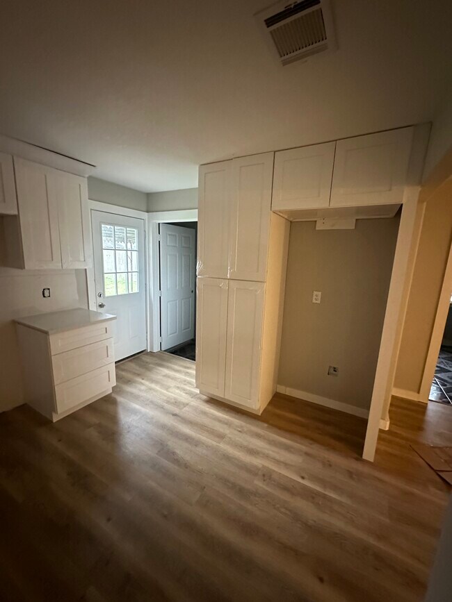 Building Photo - 1110 Armor Ave