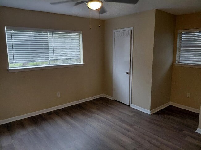 Building Photo - 5019 Tavenor Ln