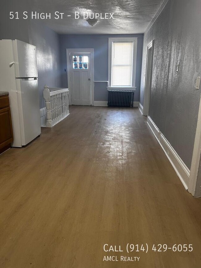 Building Photo - 51 S High St