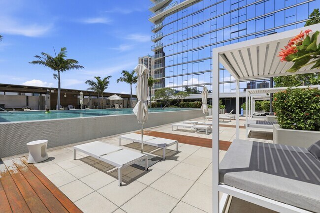 Building Photo - 888 Kapiolani Blvd