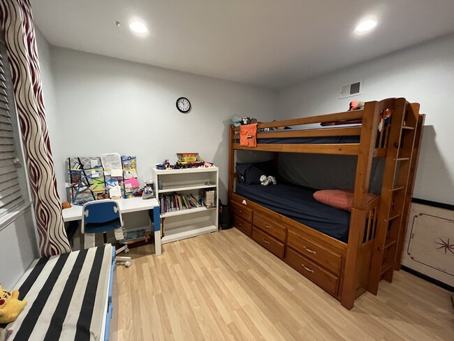 Building Photo - 622 Clauser Dr