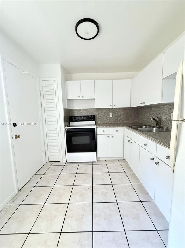 Building Photo - 1201 NE 191st St