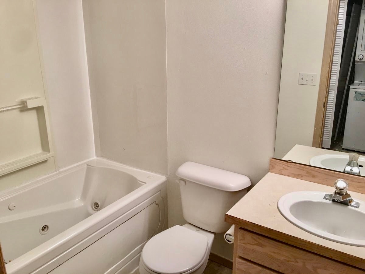First floor bath - 7543 11th Ave NE #B