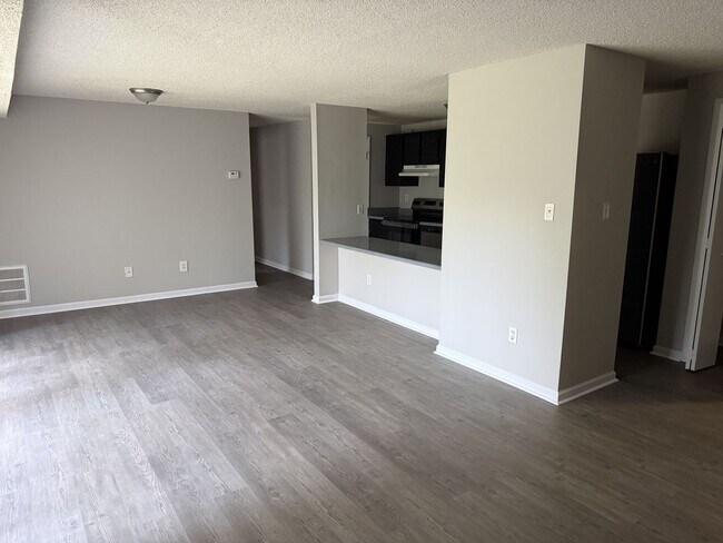 Building Photo - University Area Condo, 2 bd, 2bth